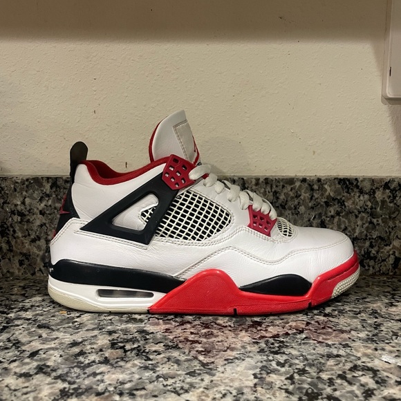 Jordan 4 FireRed size 8M